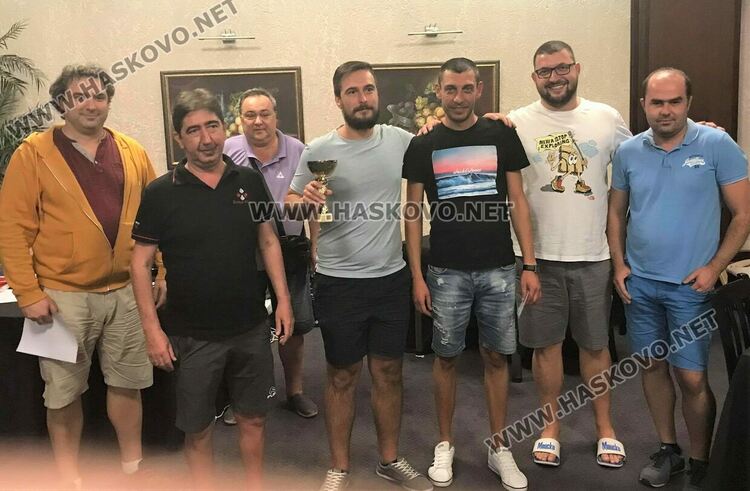 “Опустошителите 2” спечелиха Купата на община Хасково по спортен бридж