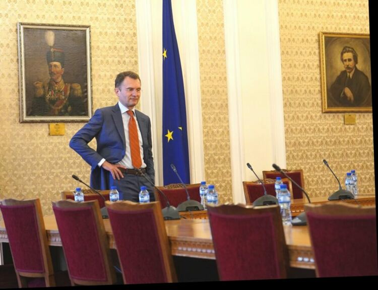 Ахмед Доган не се яви, комисията "Росенец" не събра кворум
