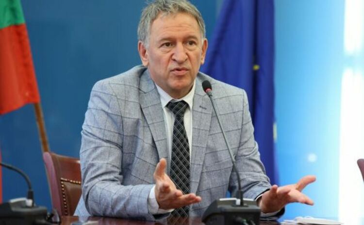Министърът коригира заповедта: сертификатите за преболедували - за 1 година, документ ще се издава и след 1-ва доза