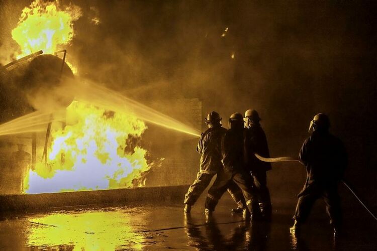 Нови 9 пожара в сухи треви и храсти