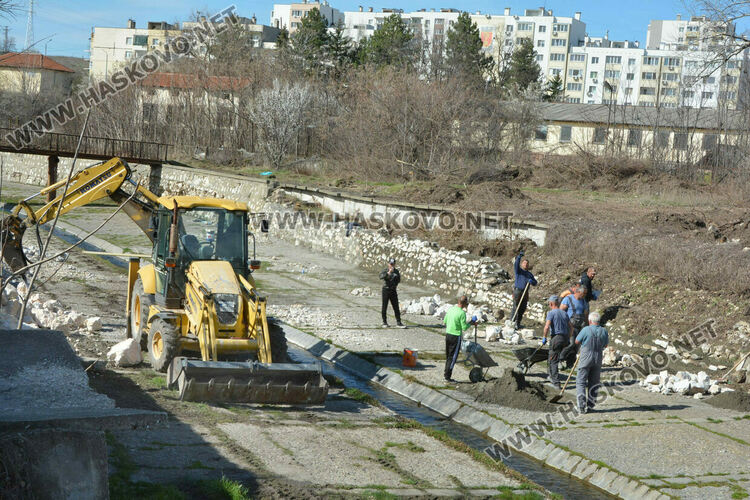 Ремонтите по пропадналото корито на р.Хасковска приключват до края на годината