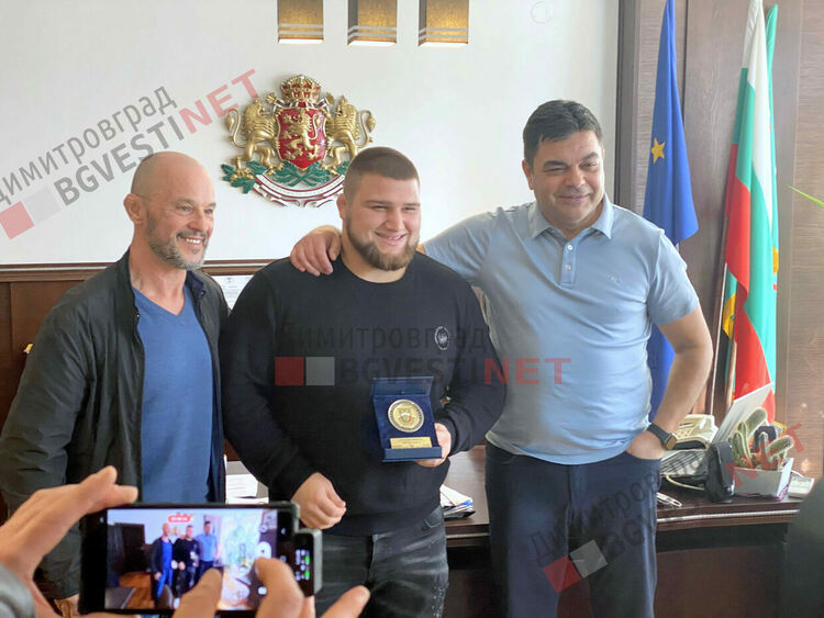 Европейският шампион по борба Георги Иванов получи почетен знак на община Димитровград