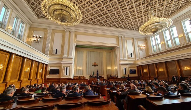 Депутатите включиха десет точки в дневния ред за днес, отпадна парламентарният контрол