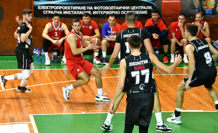 Травма вади от игра за повече от месец ново попълнение на БК „Хасково“