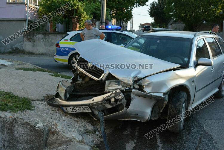 „Шкода“ не спази предимство и връхлетя върху „Фолксваген“