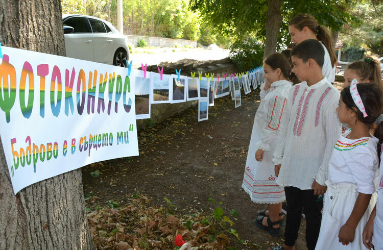 Претвориха любовта на децата към Бодрово във фотоизложба