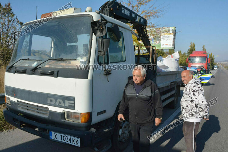 Катастрофа между камиони се размина с минимални щети