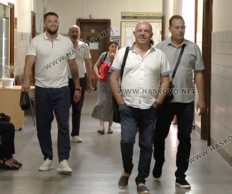 Изправиха на очна ставка оператор и бивш кметски наместник заради нападението над тв екип в Хасково