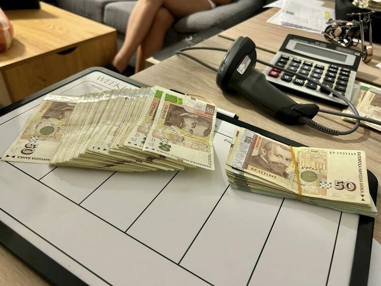 Четирима са задържани за принуда, заплахи и насилие в областите Хасково и Ямбол