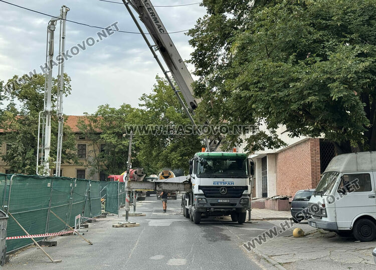 Водачи се жалваха от блокиран достъп до жилища и офиси в района на Жандармерията
