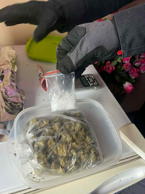 Задържаха 24-годишен младеж със 105 грама марихуана 
