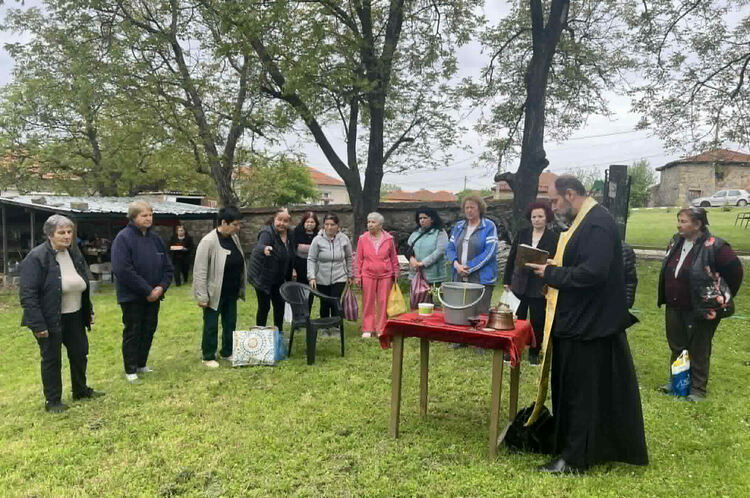 В с. Мандра честваха празника Боже име
