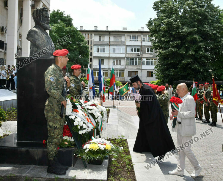 Хасково сведе глава пред подвига на Ботев и героите, загинали за свободата на България