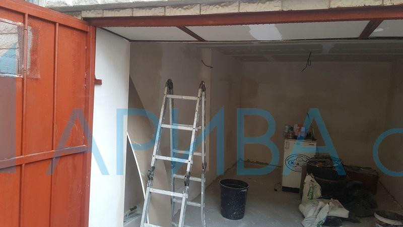 Гараж с ток и вода под наем в Хасково