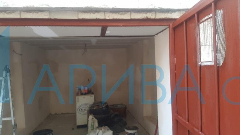 Гараж с ток и вода под наем в Хасково