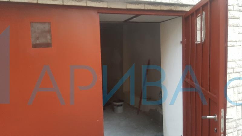 Гараж с ток и вода под наем в Хасково